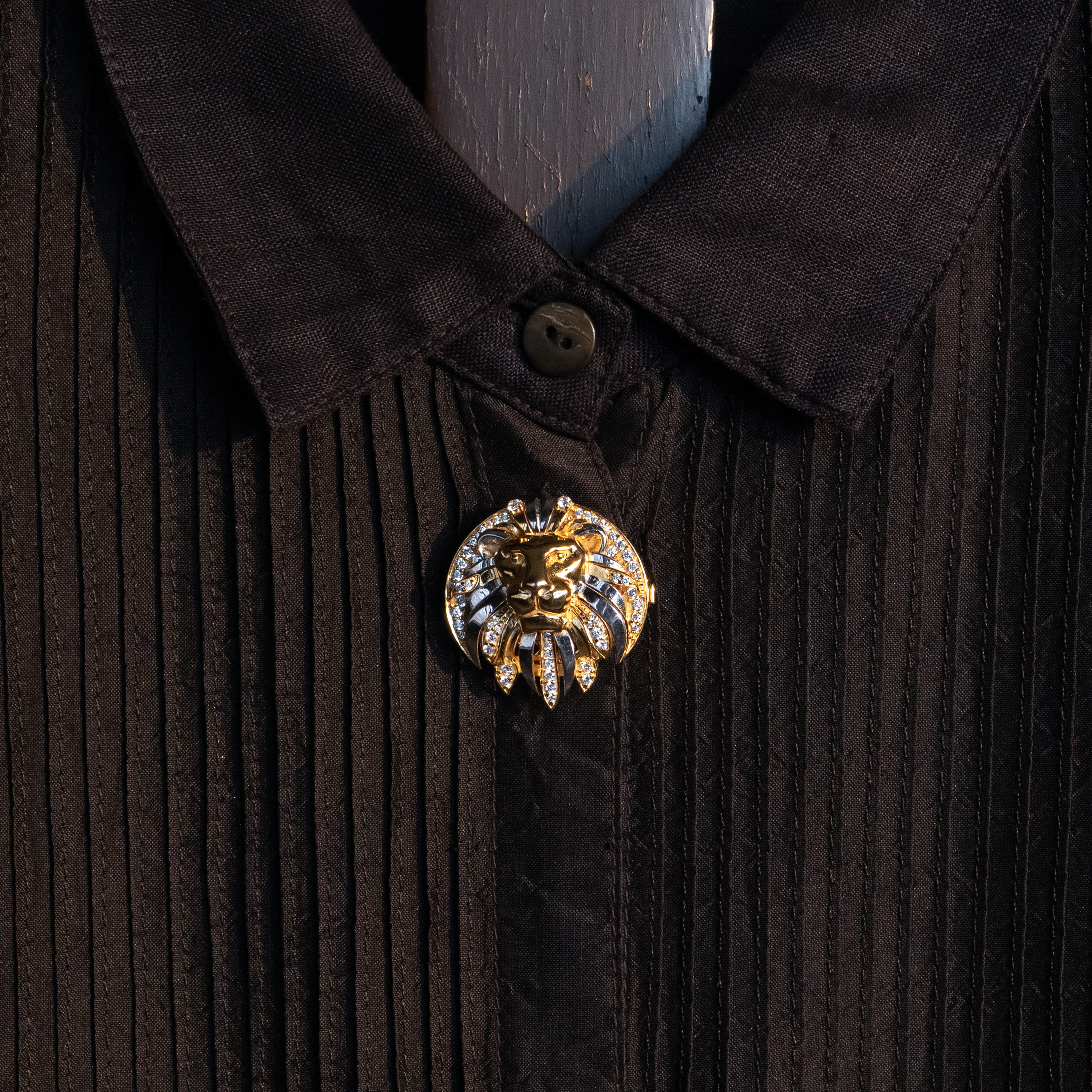 Regal Lion Shirt Button