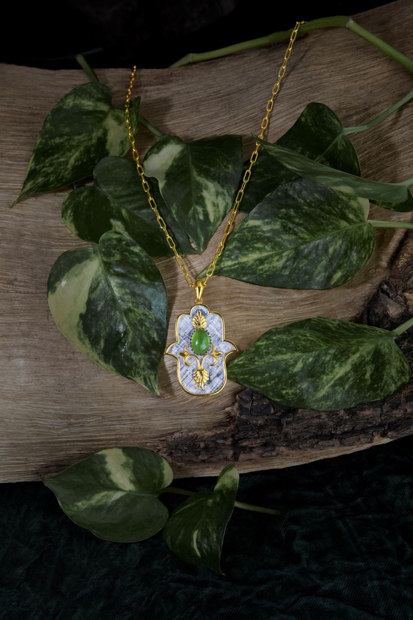 Peridot Small Hamsa Pendent
