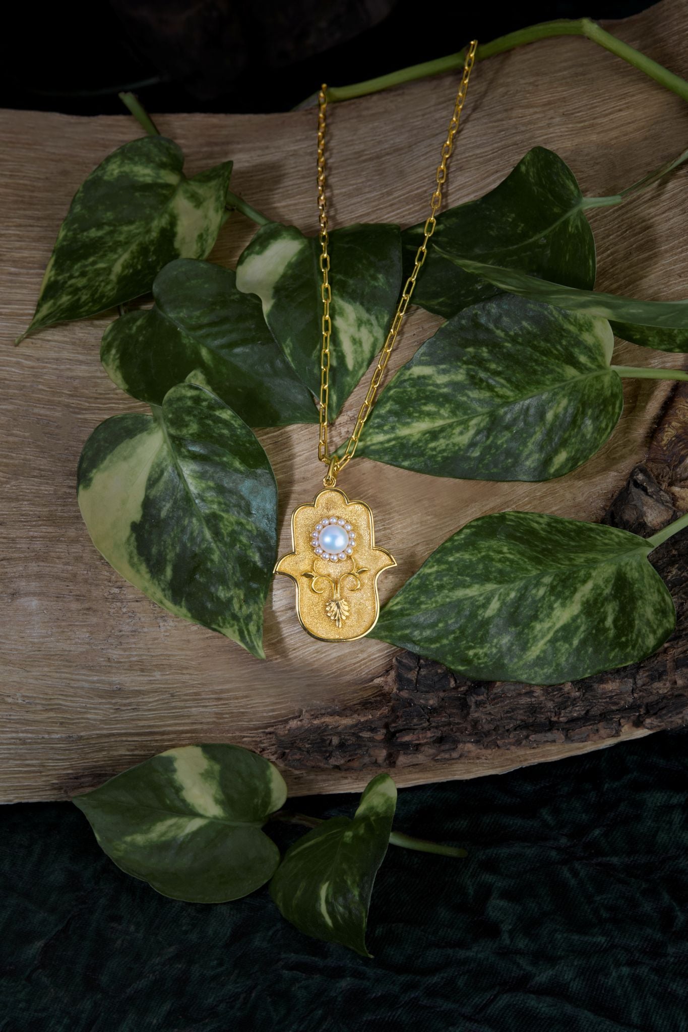 Perl Small Hamsa Pendent