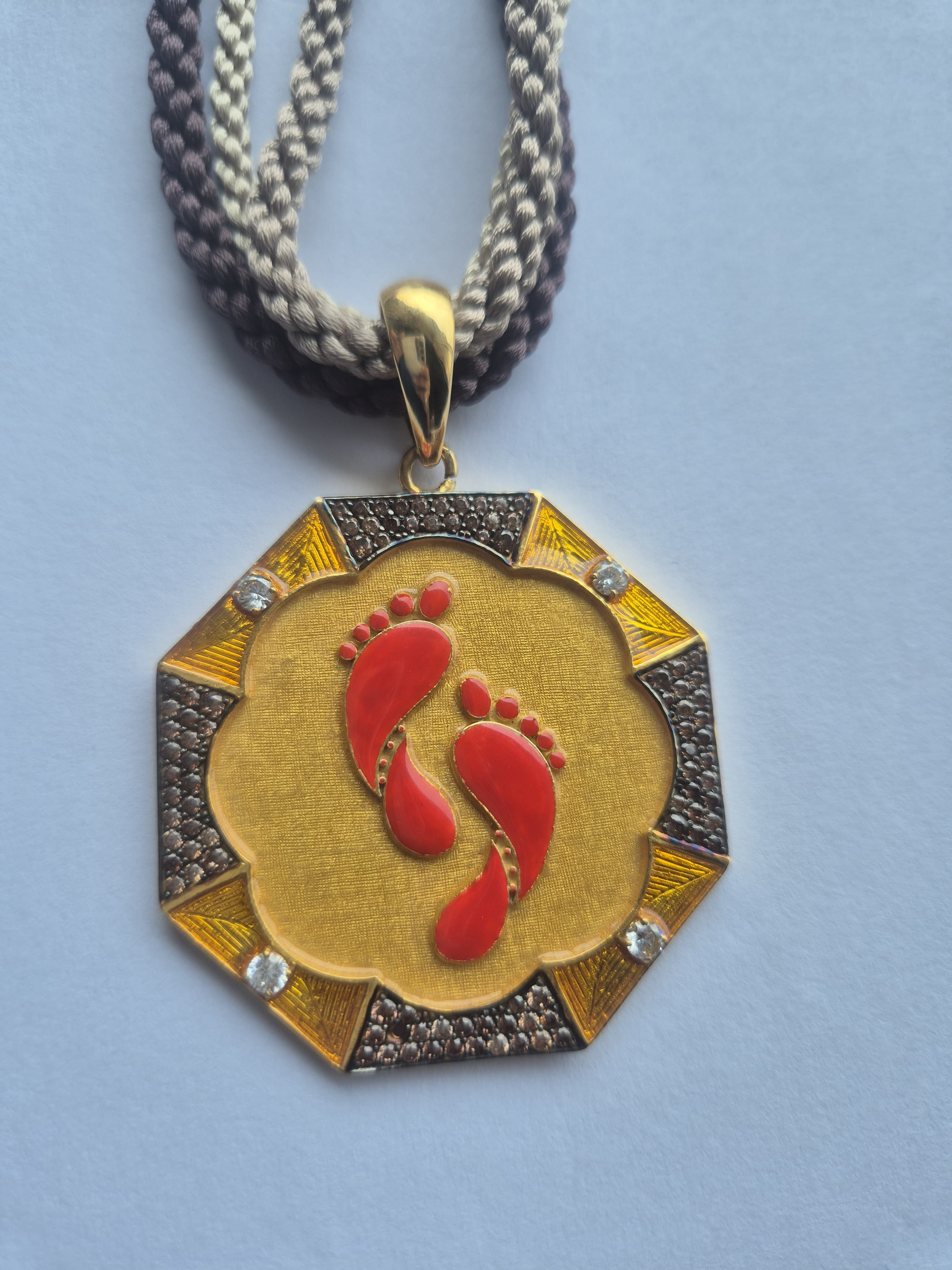 Lamxi Feet Octa Pendant